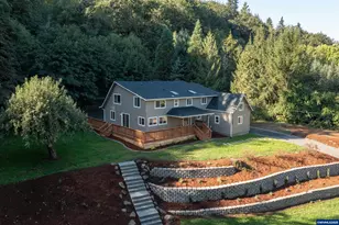 43083 Island Inn Dr, Lebanon, OR 97355 - Photo 2