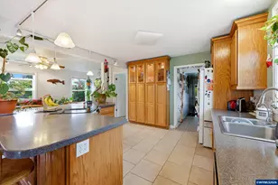 1050 SW Ellis St, Dallas, OR 97338 - Photo 16