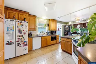 1050 SW Ellis St, Dallas, OR 97338 - Photo 14
