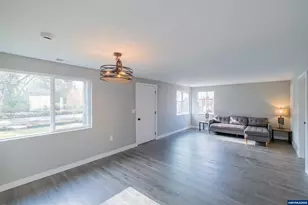 995 Fairview Ave SE, Salem, OR 97302 - Photo 8