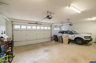 593 NE Evergreen Ave, Dallas, OR 97338 - Photo 50