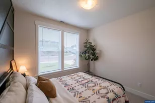 593 NE Evergreen Ave, Dallas, OR 97338 - Photo 14