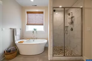 593 NE Evergreen Ave, Dallas, OR 97338 - Photo 38