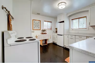 488 B St, Independence, OR 97351 - Photo 8