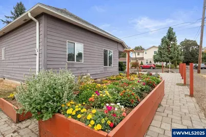 306 Pine Street St NE, Albany, OR 97321 - Photo 4