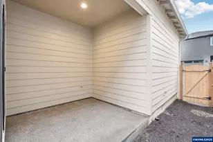 662 Magnolia Ave, Woodburn, OR 97071 - Photo 2