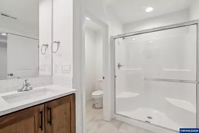 662 Magnolia Av, Woodburn, OR 97071 - Photo 8