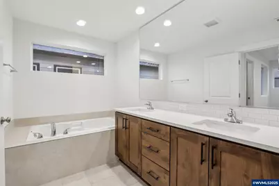 662 Magnolia Av, Woodburn, OR 97071 - Photo 6