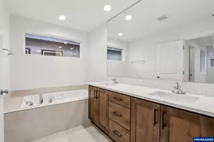 662 Magnolia Ave, Woodburn, OR 97071 - Photo 6