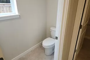 704 Magnolia Ave, Woodburn, OR 97071 - Photo 12