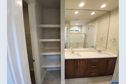 704 Magnolia Av, Woodburn, OR 97071 - Photo 12