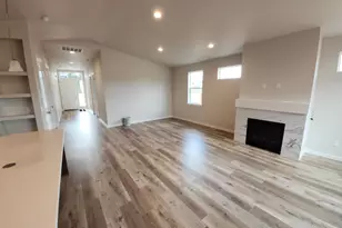 704 Magnolia Ave, Woodburn, OR 97071 - Photo 4