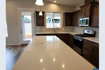 704 Magnolia Av, Woodburn, OR 97071 - Photo 6