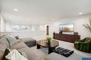 708 Magnolia Ave, Woodburn, OR 97071 - Photo 8