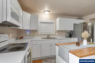 212 Picture St, Independence, OR 97351 - Photo 16