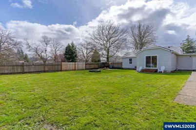 212 Picture St, Independence, OR 97351 - Photo 32