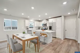 638 Merriott Ln, Woodburn, OR 97071 - Photo 2