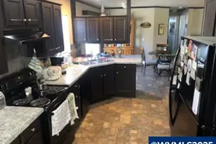 300 SE Lacreole Dr, Dallas, OR 97338 - Photo 4