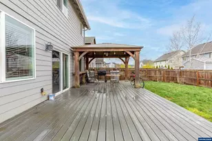 317 W Jadon Dr, Lebanon, OR 97355 - Photo 2