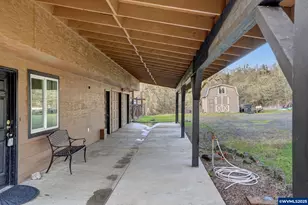 33781 Mt Tom Dr, Harrisburg, OR 97446 - Photo 8