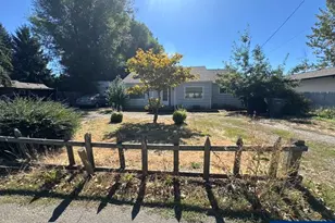 4220 Sunnyview Rd NE, Salem, OR 97305 - Photo 6