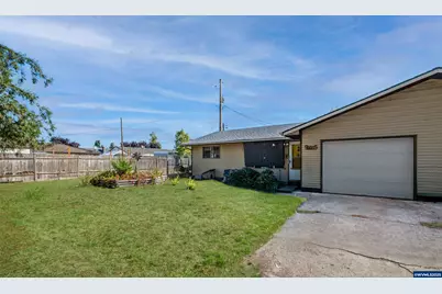 975 W E (-985) St, Lebanon, OR 97355 - Photo 2