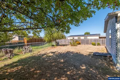 1933 SE Gregory Dr, Dallas, OR 97338 - Photo 10