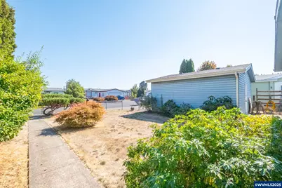 1933 SE Gregory Dr, Dallas, OR 97338 - Photo 4