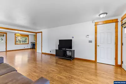 10883 Southview Lp SE, Jefferson, OR 97352 - Photo 8