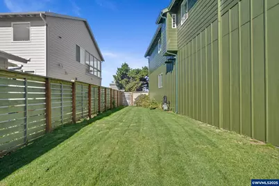 424 SW Cliff St, Depoe Bay, OR 97341 - Photo 34