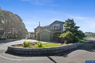 424 SW Cliff St, Depoe Bay, OR 97341 - Photo 2