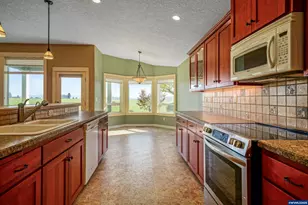 736 SE St Andrews Ln, Dallas, OR 97338 - Photo 24