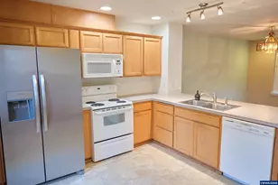 2412 NW Meadows Dr, McMinnville, OR 97128 - Photo 10