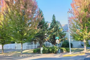 2412 NW Meadows Dr, McMinnville, OR 97128 - Photo 38