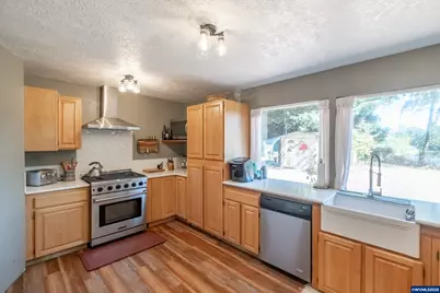 1054 N River Dr, Sweet Home, OR 97386 - Photo 12