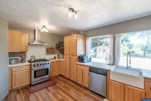 1054 N River Dr, Sweet Home, OR 97386 - Photo 12