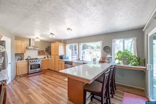 1054 N River Dr, Sweet Home, OR 97386 - Photo 8