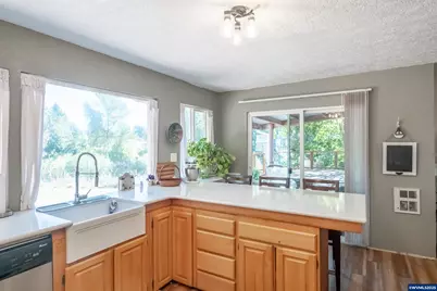 1054 N River Dr, Sweet Home, OR 97386 - Photo 10