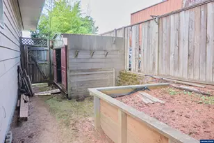 1992 Summit Ave NW, Salem, OR 97304 - Photo 48