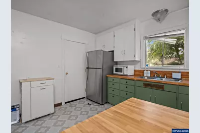 565 18th St SE, Salem, OR 97301 - Photo 8