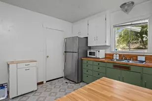 565 18th SE St, Salem, OR 97301 - Photo 8