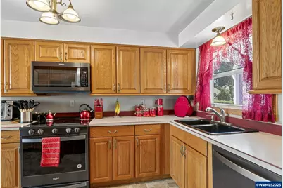 17821 SE Morrison Ct, Gresham, OR 97233 - Photo 12