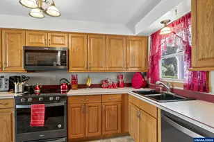 17821 SE Morrison Ct, Gresham, OR 97233 - Photo 12