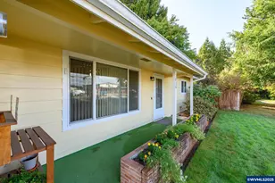 1036 SW 2nd St, McMinnville, OR 97128 - Photo 2