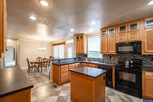 15984 N Santiam Hwy SE, Stayton, OR 97383 - Photo 8