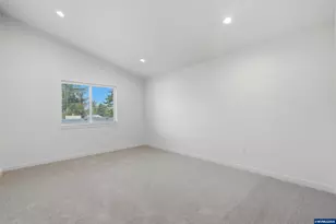 245 SE Jensen Av, Corvallis, OR 97333 - Photo 6