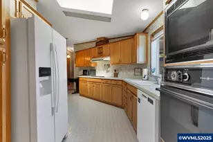 2120 Robins Ln SE, Salem, OR 97306 - Photo 16