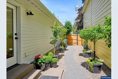 201 Jerome Av, Silverton, OR 97381 - Photo 34