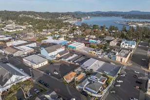 443 SW 7th St, Newport, OR 97365 - Photo 12