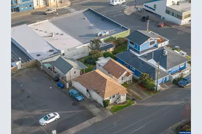 443 SW 7th St, Newport, OR 97365 - Photo 16